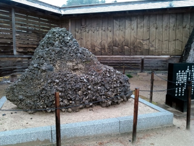 1さざれ石 (400x300).jpg