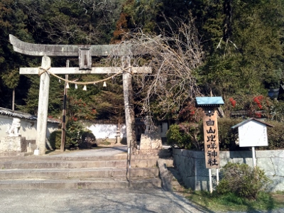 2白山比咩神社鳥居 (400x300).jpg
